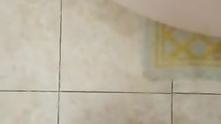 QUANTO MI PIACE ESSERE GUARDATO DALLE MIE AMICHE TROIE MENTRE MI SEGO