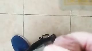 QUANTO MI PIACE ESSERE GUARDATO DALLE MIE AMICHE TROIE MENTRE MI SEGO