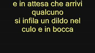 Dildo in culo e poi in bocca