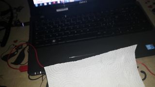 DAVANTI A UN VIDEO PORNO