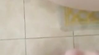 GIOCANDO CON IL MIO CAZZO