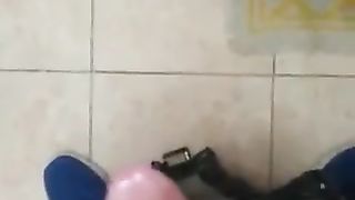 GIOCANDO CON IL MIO CAZZO