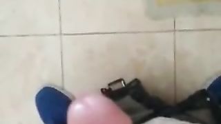 GIOCANDO CON IL MIO CAZZO