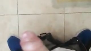 GIOCANDO CON IL MIO CAZZO