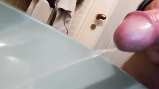 Faccio pipì in bagno