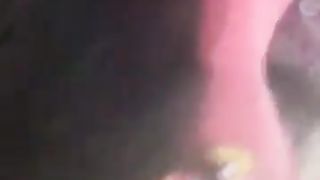 Succhia il cazzo all'amico del suo fidanzato