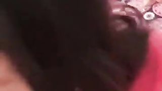 Succhia il cazzo all'amico del suo fidanzato