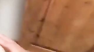 Si fa scopare dall'amico di suo fratello