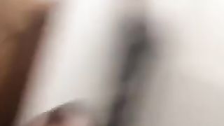 Si fa scopare dall'amico di suo fratello