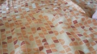 Si masturba prima di farsi trapanare