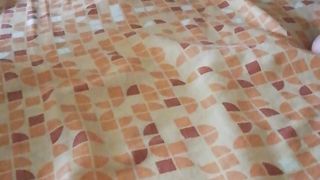 Si masturba prima di farsi trapanare