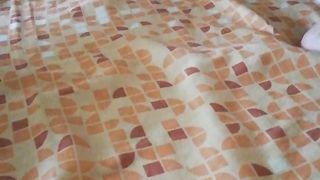 Si masturba prima di farsi trapanare