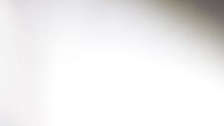 Adora farsi guardare mentre si sditalina