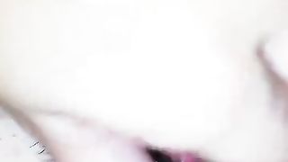 Adora farsi guardare mentre si sditalina