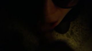 Mentre succhio un bel cazzo che alla fine mi sborra in bocca