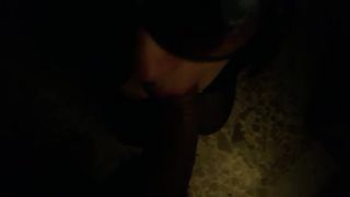 Mentre succhio un bel cazzo che alla fine mi sborra in bocca