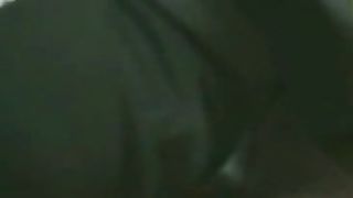 La cagna assetata succhia il cazzo