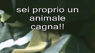 La cagna assetata succhia il cazzo