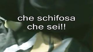 La cagna assetata succhia il cazzo