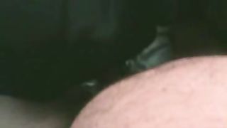 La cagna assetata succhia il cazzo