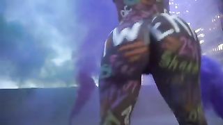 Culona nera tatuata molto eccitante