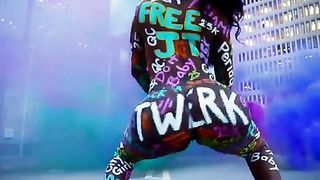 Culona nera tatuata molto eccitante