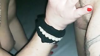 Mentre succhio un bel cazzo al club privé