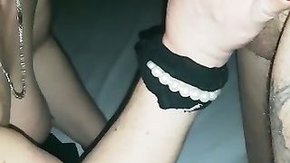 Mentre succhio un bel cazzo al club privé