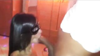 Pompino al privé da vogliosa brunetta