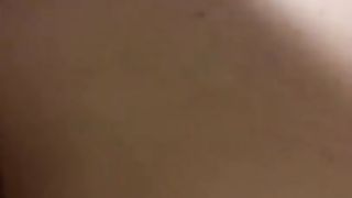 Sveltina in un bagno pubblico