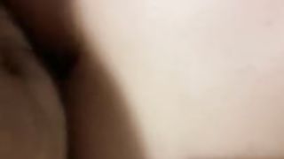 Sveltina in un bagno pubblico