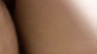 Sveltina in un bagno pubblico