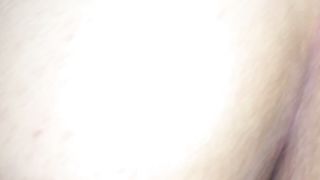 Giovane coppia si mostra per regalo