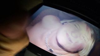 Tributo di Virtual bull a una bella e giovane fidanzata maialina