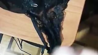 Lei voleva i suoi slip con la mia sborra