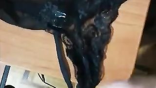 Lei voleva i suoi slip con la mia sborra