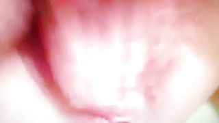 Sul bidet mostra il suo bel rotondino