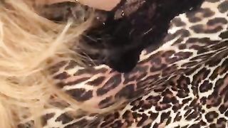 Sexy bionda con belle tette