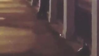 Sbattuta da uno sconosciuto fuori da un locale