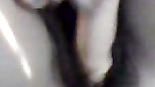 La porca si masturba