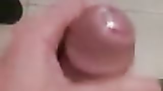 Anteprima del video: E' x qualche troia vogliosa che vuole berlo