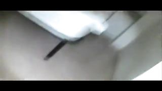 Un amico mi sfonda il culo davanti a mio marito