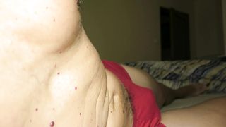 Mi faccio una sega sul letto