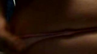 La mia fidanzata si spoglia e si tocca le tette