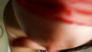 La mia fidanzata si spoglia e si tocca le tette