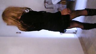 Il mio ospite vuole guardarmi un po' prima di scoparmi   enogas2