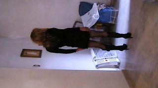 Il mio ospite vuole guardarmi un po' prima di scoparmi   enogas2