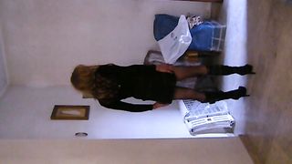 Il mio ospite vuole guardarmi un po' prima di scoparmi   enogas2