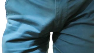 Spogliarello e sega con grande sborrata