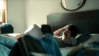 Laetitia Casta piscia in Do not disturb Parte 2